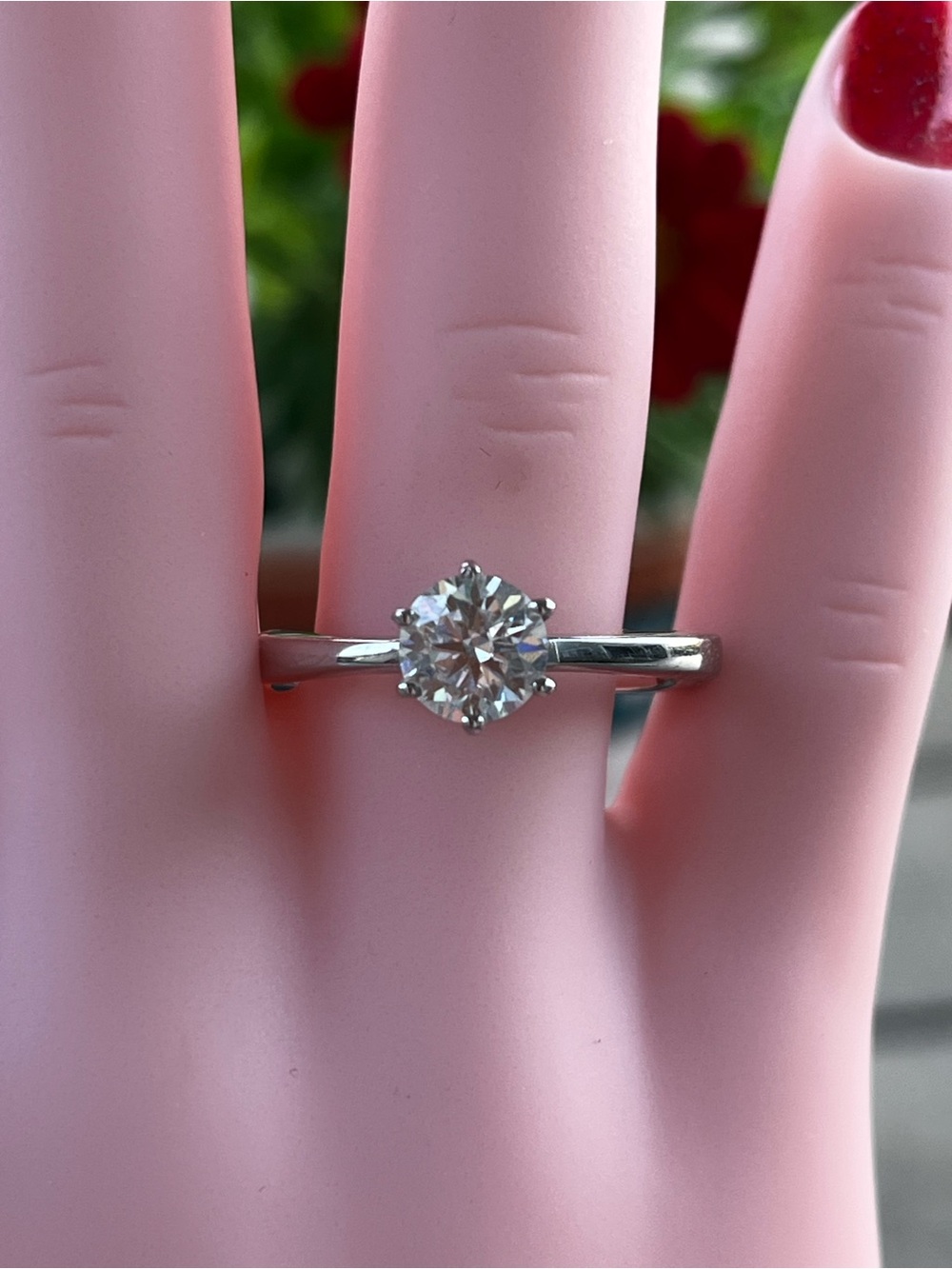 Classic Solitaire Round-Cut Sterling Moissanite Ring Size 8. 1 carat